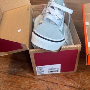 Vans Kids Sneakers in Light Gray and White